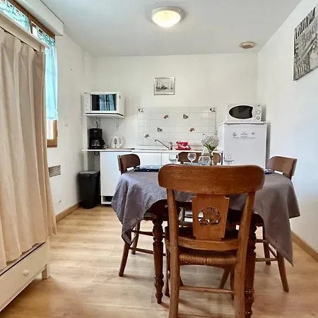 Centre Apartment *